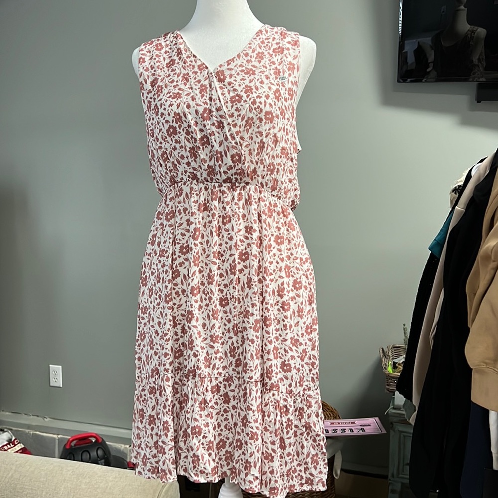 NWOT Kaileigh Medium Mauve/white floral dress